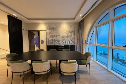 5 bedrooms Duplex in Doha, Qatar No. 57958 10