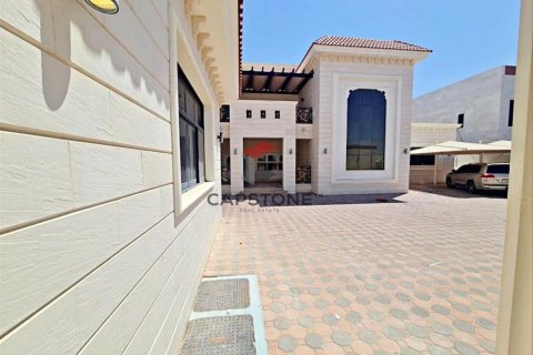 6 bedrooms Villa in Al Ain, UAE No. 86347 4