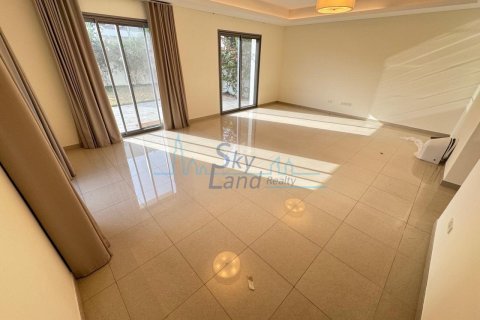 Villa de 3 dormitorios en Umm Suqeim, UAE No. 90927 9