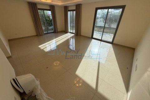 Villa de 3 dormitorios en Umm Suqeim, UAE No. 90927 12