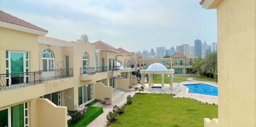 Villa de 4 dormitorios en Al Barsha, UAE No. 90929