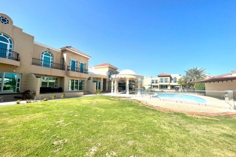 Villa de 4 dormitorios en Al Barsha, UAE No. 90929 16