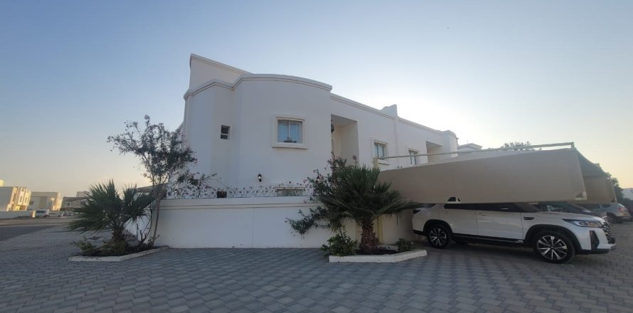 Villa de 5 chambres à Muscat, Oman No. 54252