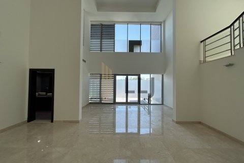 Villa de 5 dormitorios en Abu Dhabi, UAE No. 86960 3