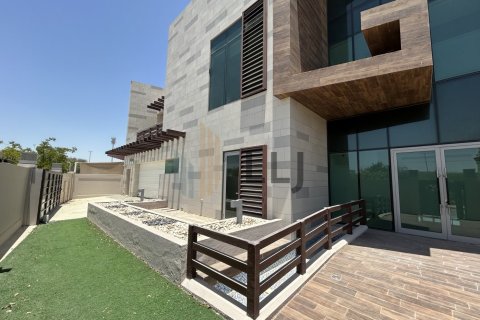 Villa de 5 dormitorios en Abu Dhabi, UAE No. 86960 2