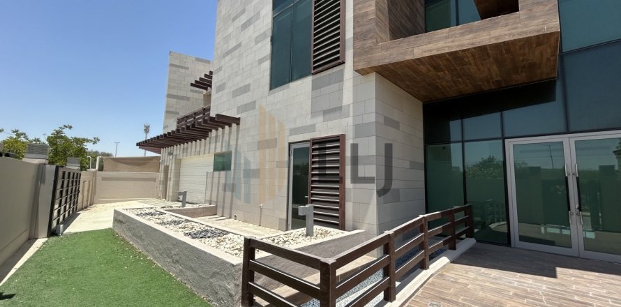 Villa de 5 dormitorios en Abu Dhabi, UAE No. 86960