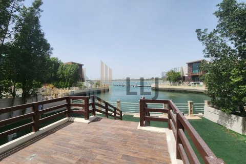 Villa de 5 dormitorios en Abu Dhabi, UAE No. 86960 1
