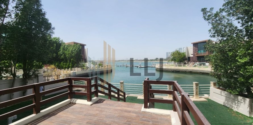 Villa de 5 dormitorios en Abu Dhabi, UAE No. 86960