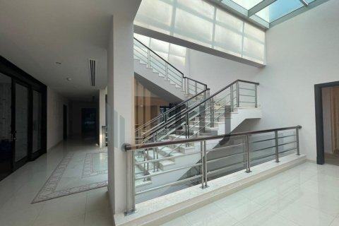 Villa de 5 dormitorios en Abu Dhabi, UAE No. 86960 7