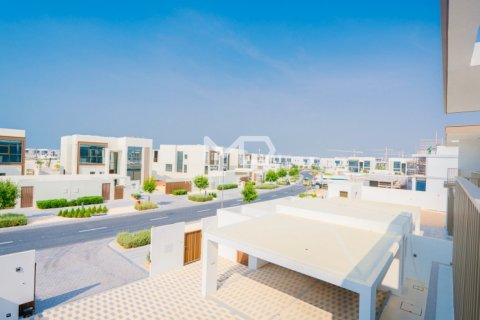 5 bedrooms Villa in Abu Dhabi, UAE No. 43900 88