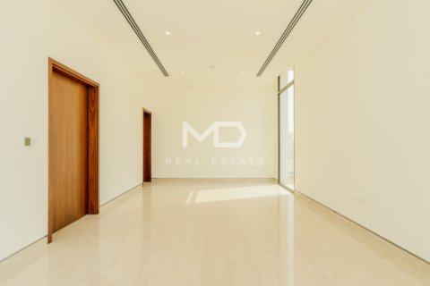 5 bedrooms Villa in Abu Dhabi, UAE No. 43900 91