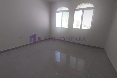 5 bedrooms Villa in Doha, Qatar No. 57422 3