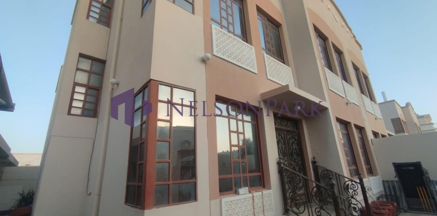 5 bedrooms Villa in Doha, Qatar No. 57422