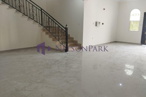 5 bedrooms Villa in Doha, Qatar No. 57422 4