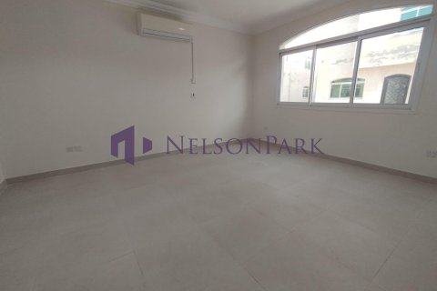 5 bedrooms Villa in Doha, Qatar No. 57422 7