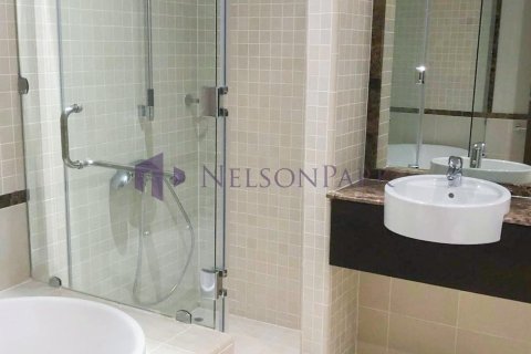 3 bedrooms Apartment in Doha, Qatar No. 57421 12