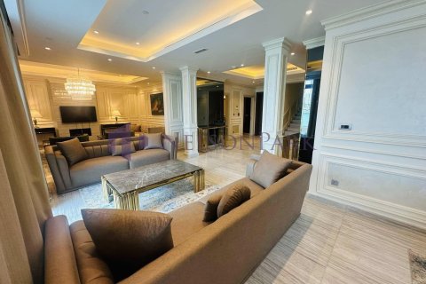 5 bedrooms Villa in Doha, Qatar No. 57315 8