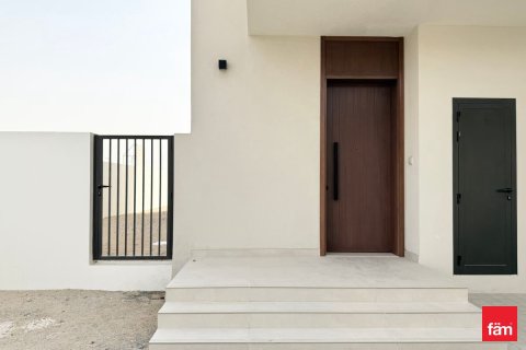 4 bedrooms Townhouse in Town Square, UAE No. 101046 3
