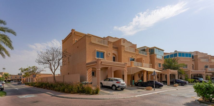 Commercial property de 5 dormitorios en Al Reef, UAE No. 79134