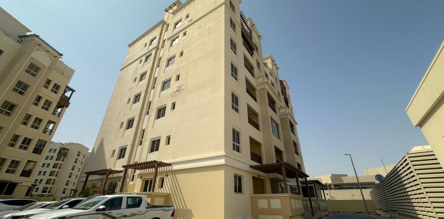 Apartment de 2 dormitorios en Baniyas, UAE No. 79126