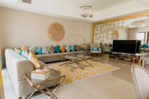 Villa de 4 dormitorios en Al Salam Street, UAE No. 27204 2