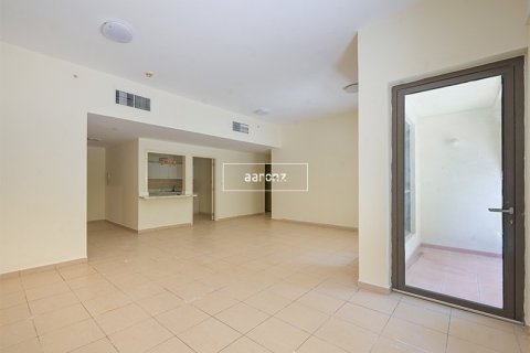 3 bedrooms Apartment  No. 106757 2