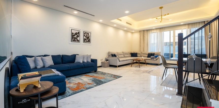 3 bedrooms Villa in Dubai, UAE No. 39361