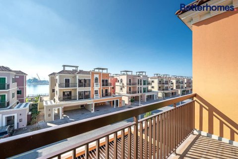 4 bedrooms Townhouse in Jumeirah, UAE No. 19111 1
