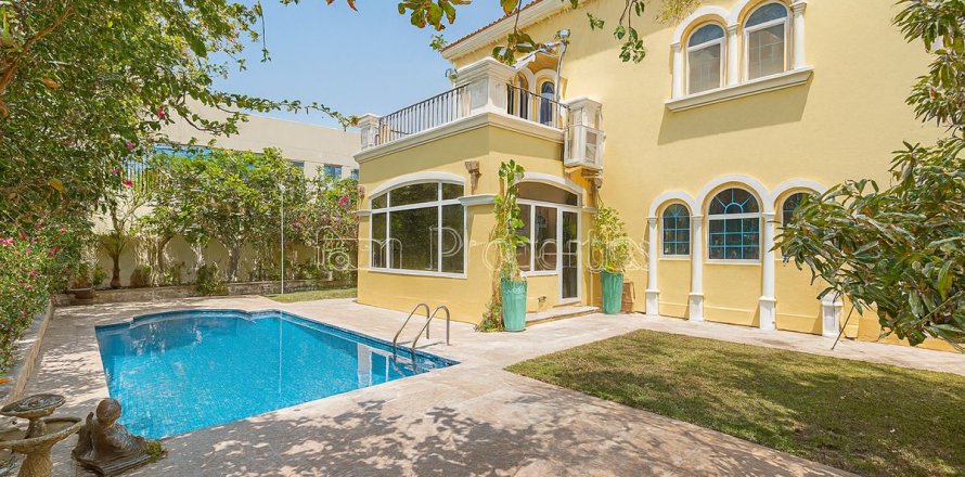 Villa de 3 chambres à Dubai, UAE No. 104608