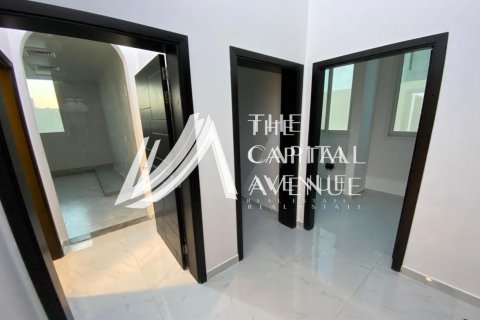 Villa de 4 chambres à Khalifa City, UAE No. 86758 8