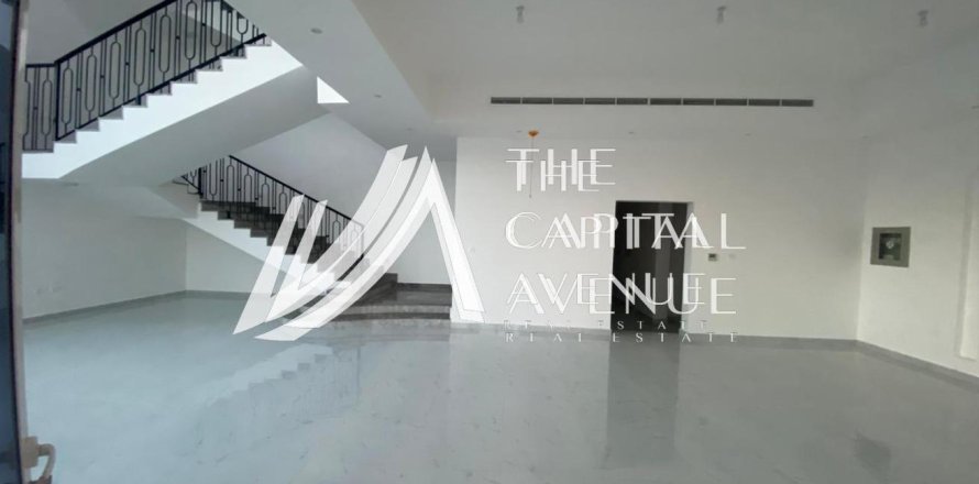 Villa de 4 chambres à Khalifa City, UAE No. 86758