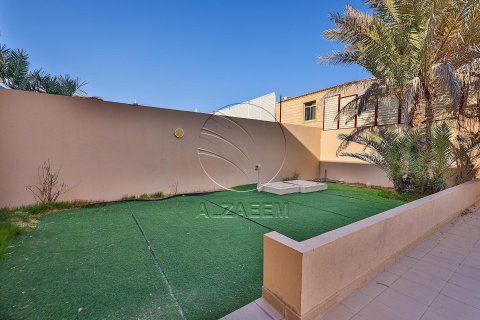 Villa de 5 dormitorios en Abu Dhabi, UAE No. 90058 23