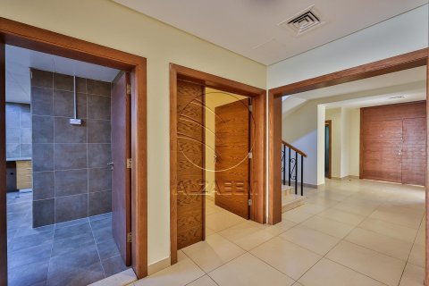 Villa de 5 dormitorios en Abu Dhabi, UAE No. 90058 12