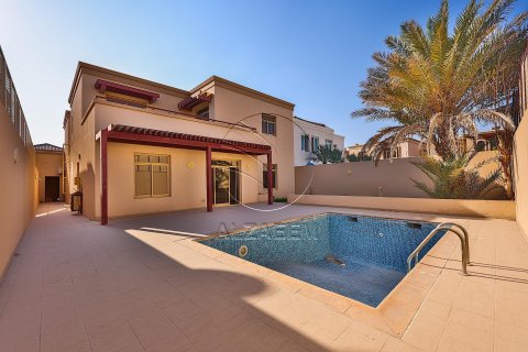 Villa de 5 dormitorios en Abu Dhabi, UAE No. 90058 2