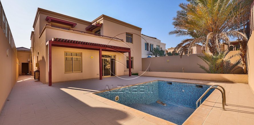 Villa de 5 dormitorios en Abu Dhabi, UAE No. 90058