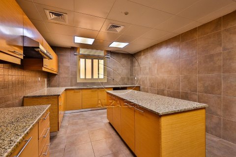 Villa de 5 dormitorios en Abu Dhabi, UAE No. 90058 3