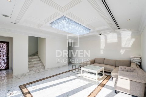 2 bedrooms Villa in Umm Suqeim, UAE No. 85636 2