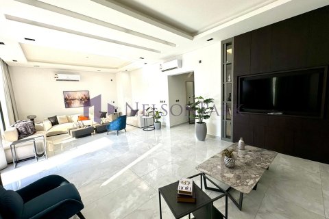 5 bedrooms Villa in Doha, Qatar No. 57740 3