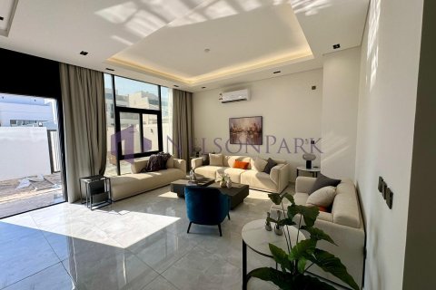 5 bedrooms Villa in Doha, Qatar No. 57740 2