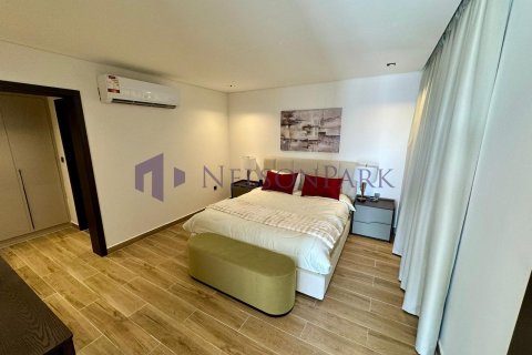 5 bedrooms Villa in Doha, Qatar No. 57740 13