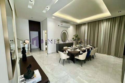 5 bedrooms Villa in Doha, Qatar No. 57740 4