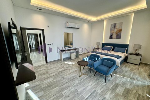 5 bedrooms Villa in Doha, Qatar No. 57740 7