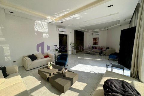 5 bedrooms Villa in Doha, Qatar No. 57740 5
