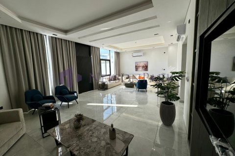 5 bedrooms Villa in Doha, Qatar No. 57740 1