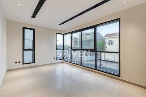 Villa de 5 dormitorios en Nad Al Sheba 1, UAE No. 84319 12