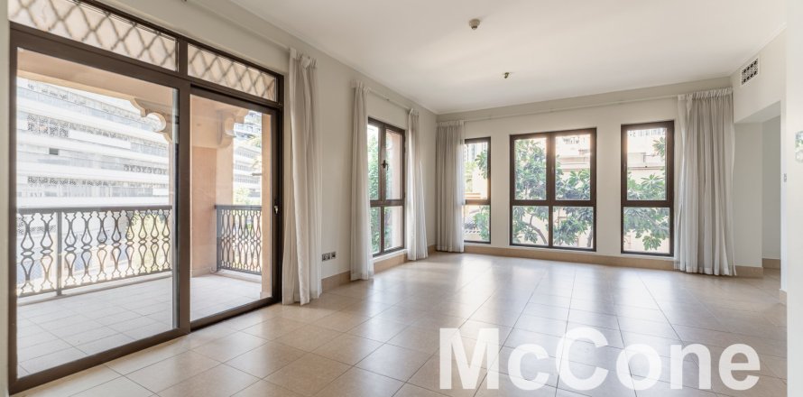 Apartment de 3 dormitorios en Old Town, UAE No. 74321
