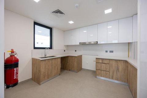 Commercial property de 3 dormitorios en  Yas Island, UAE No. 79289 6