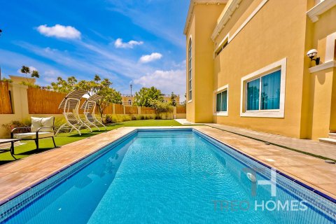 Villa de 4 chambres à Legacy, UAE No. 73860 8