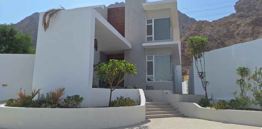 Villa de 5 chambres à Bawshar, Oman No. 105029