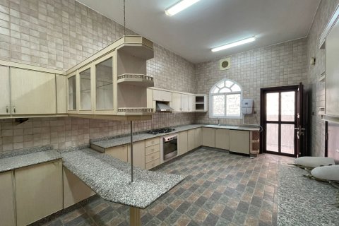 Villa de 5 dormitorios en Muscat, Oman No. 105030 11